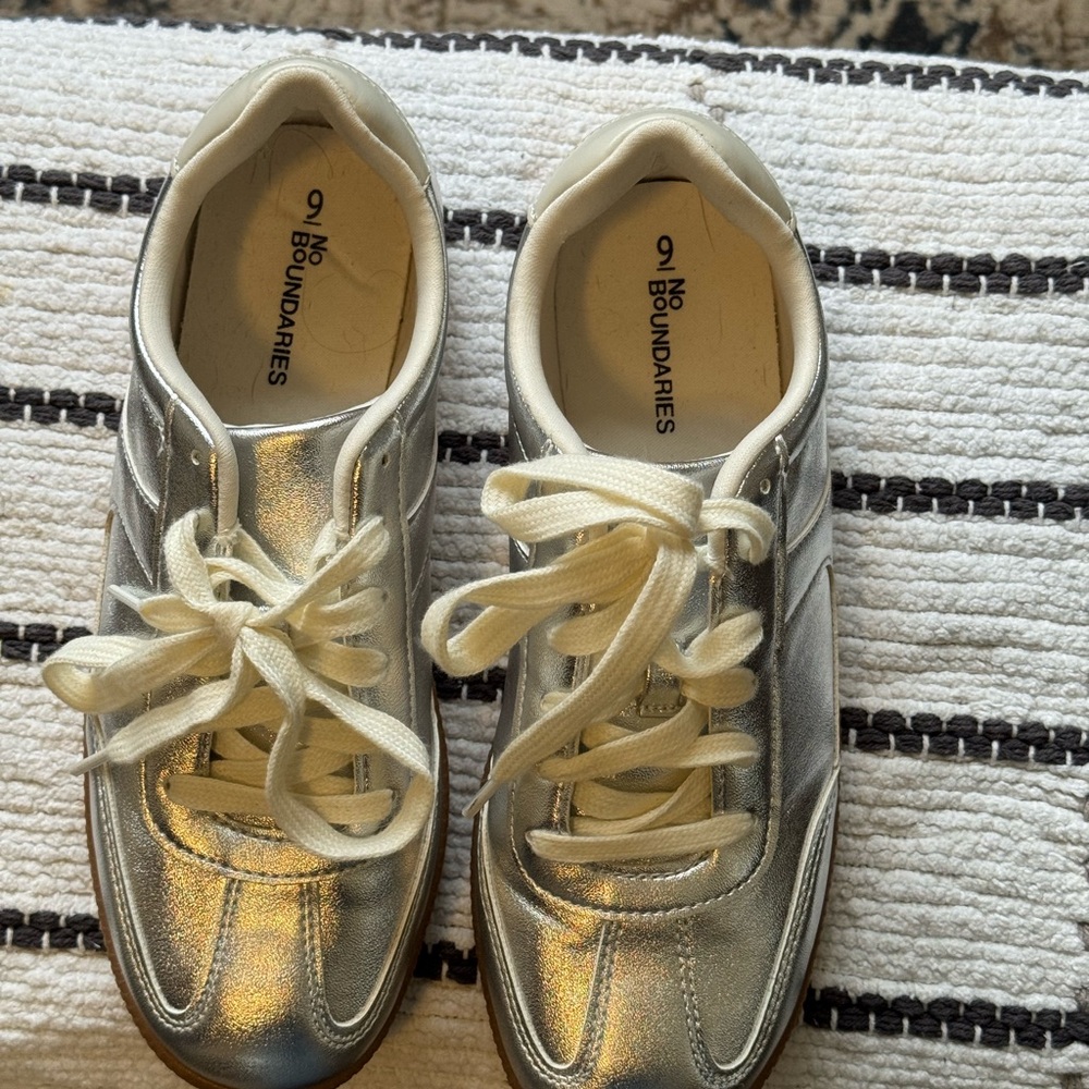 No Boundaries Silver Sneakers - Picture 2 of 6